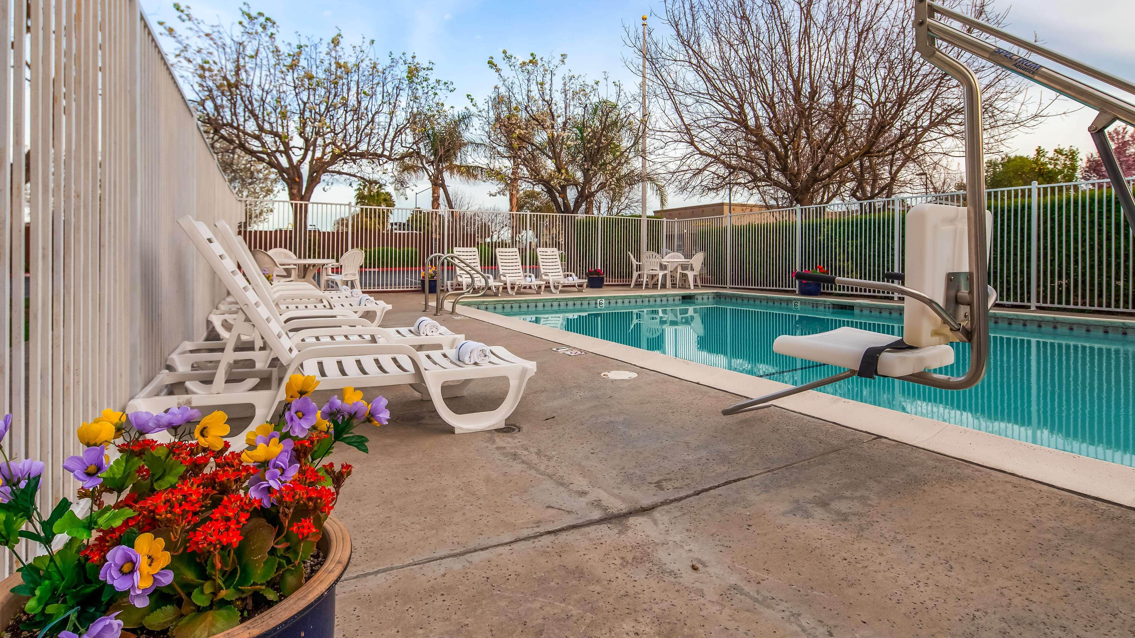 Best Western Luxury Inn Tracy Extérieur photo