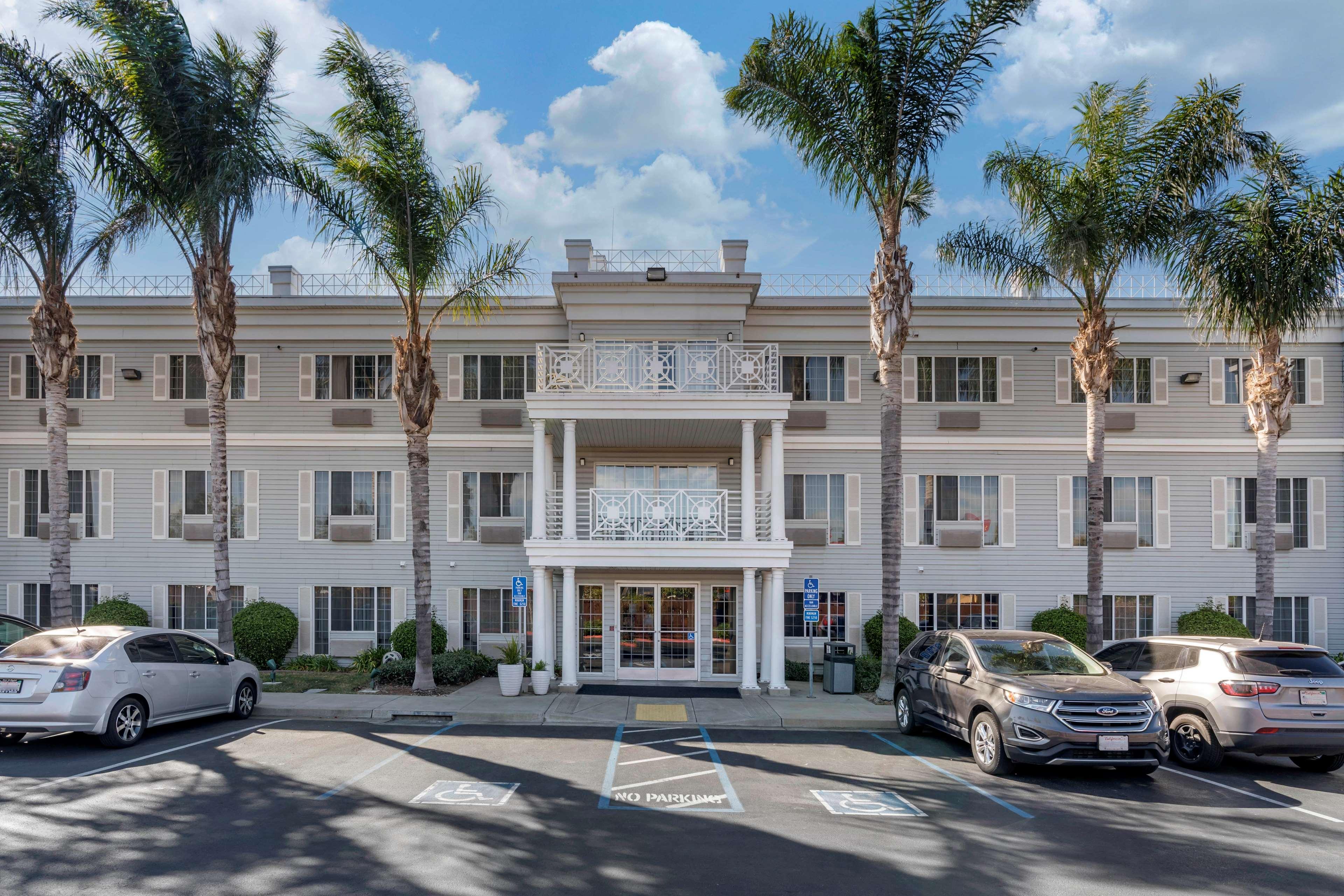 Best Western Luxury Inn Tracy Extérieur photo
