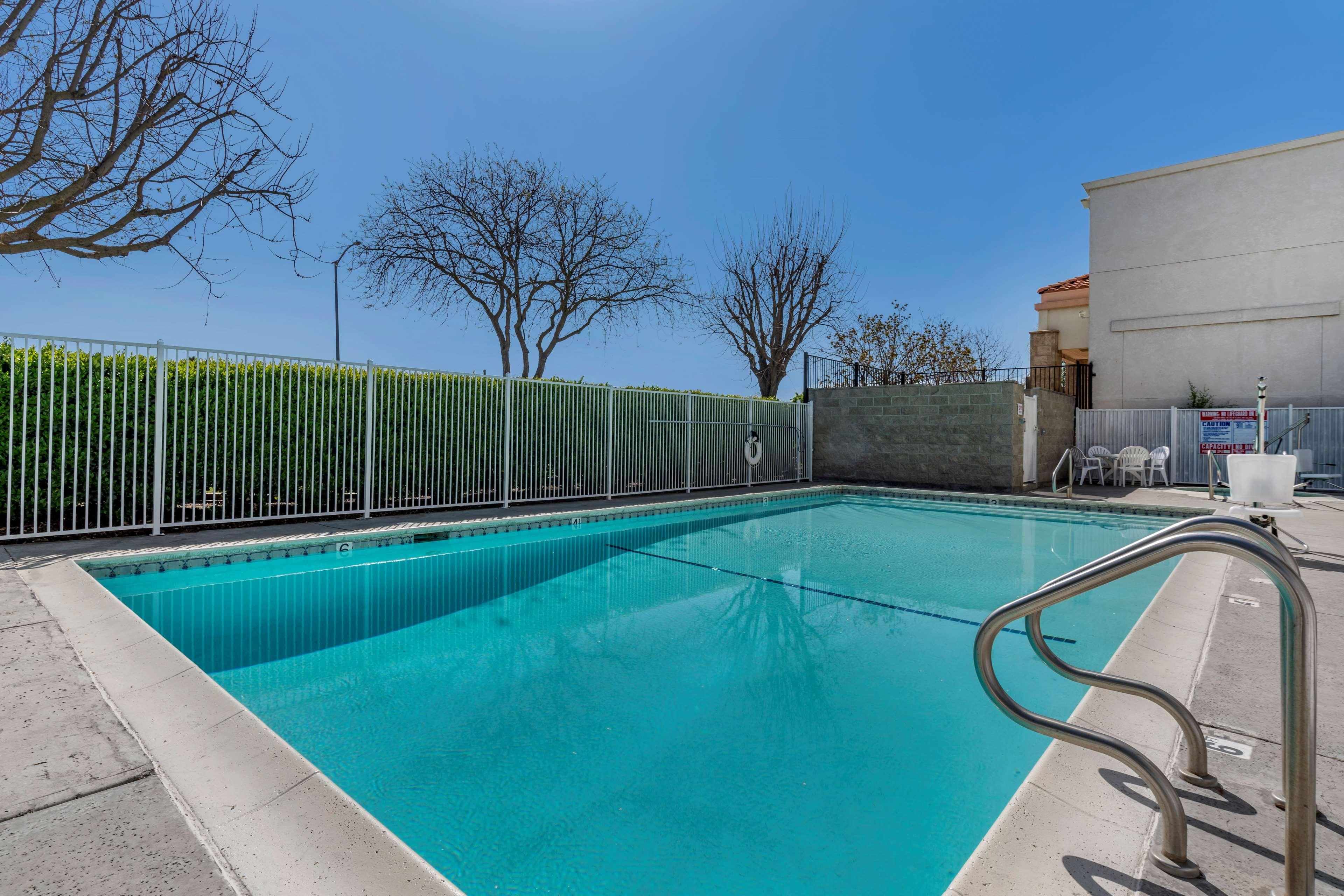 Best Western Luxury Inn Tracy Extérieur photo