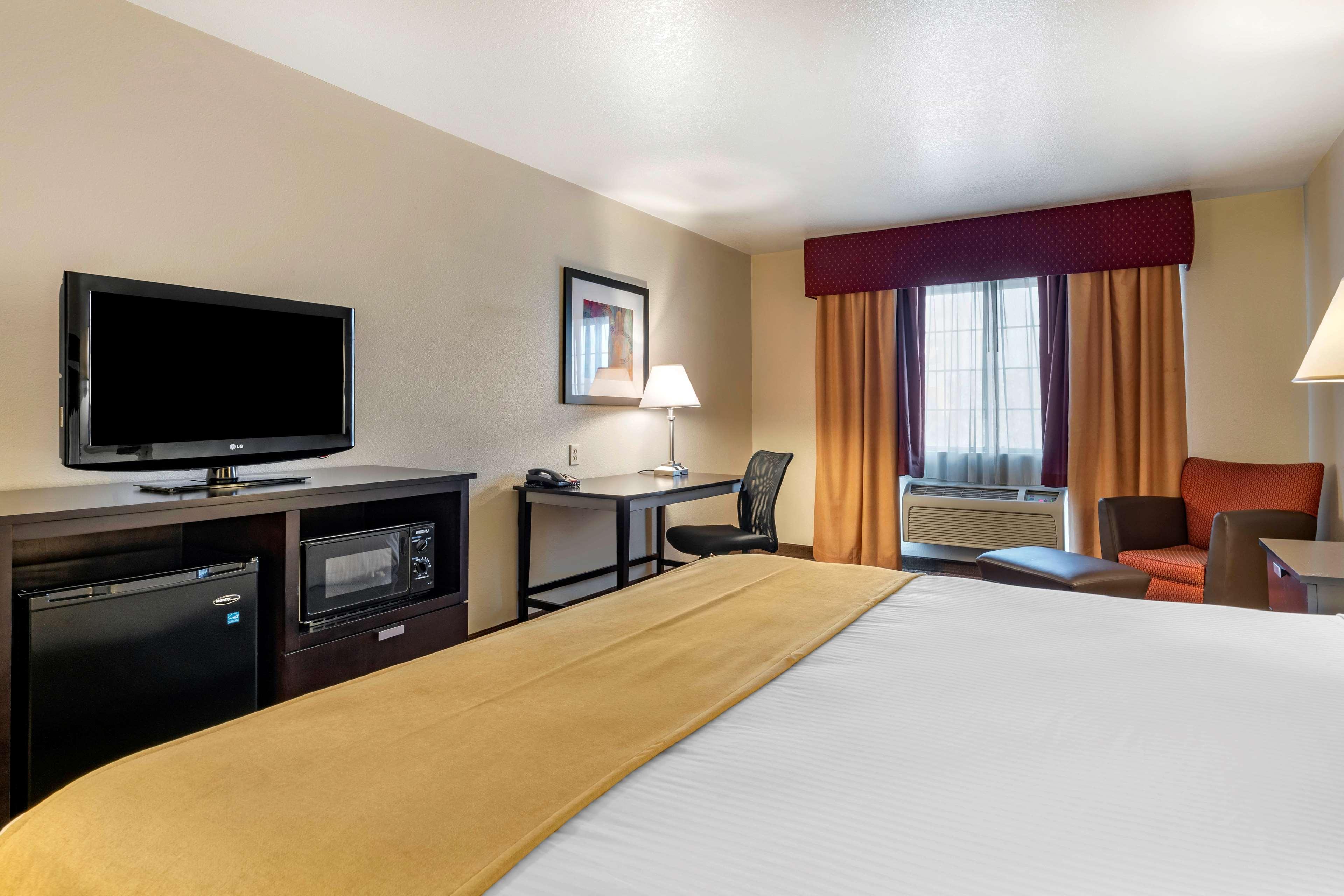 Best Western Luxury Inn Tracy Extérieur photo