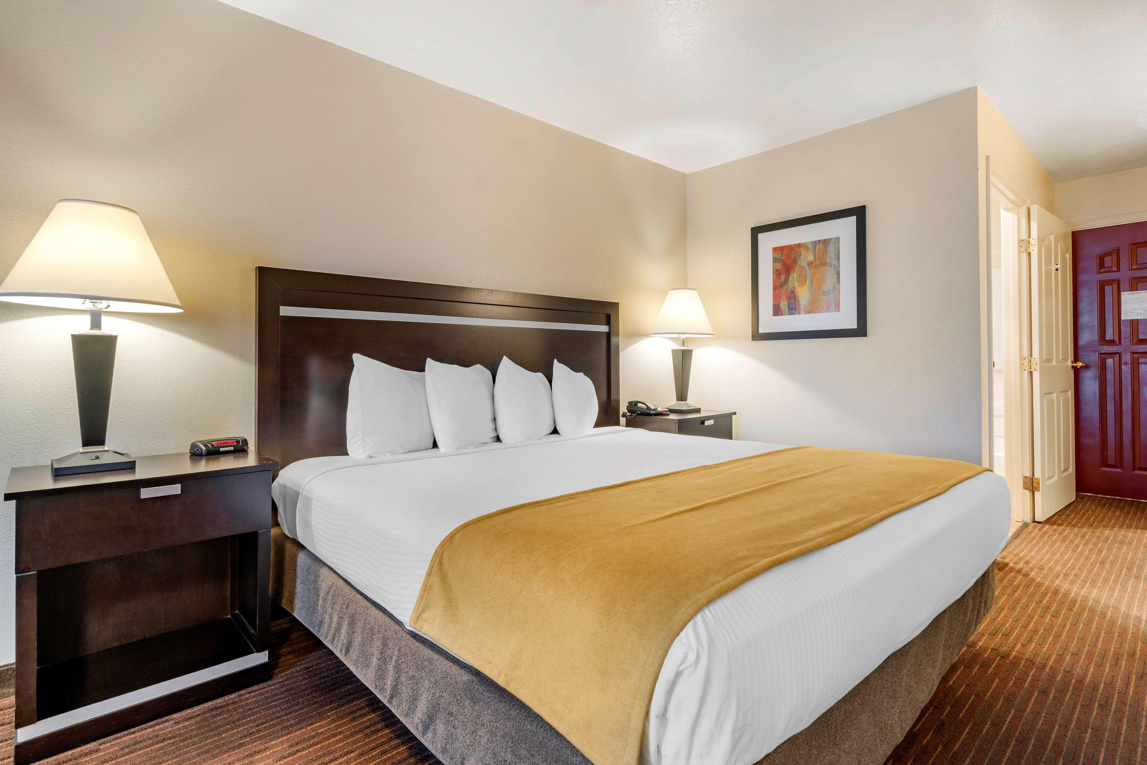 Best Western Luxury Inn Tracy Extérieur photo