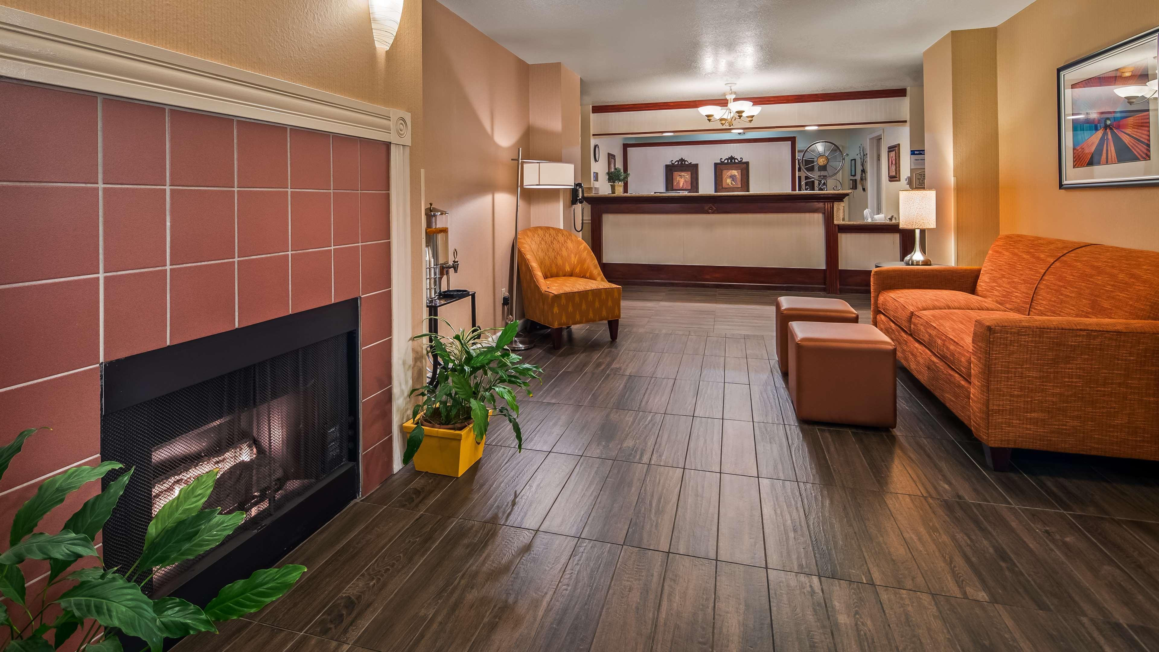 Best Western Luxury Inn Tracy Extérieur photo