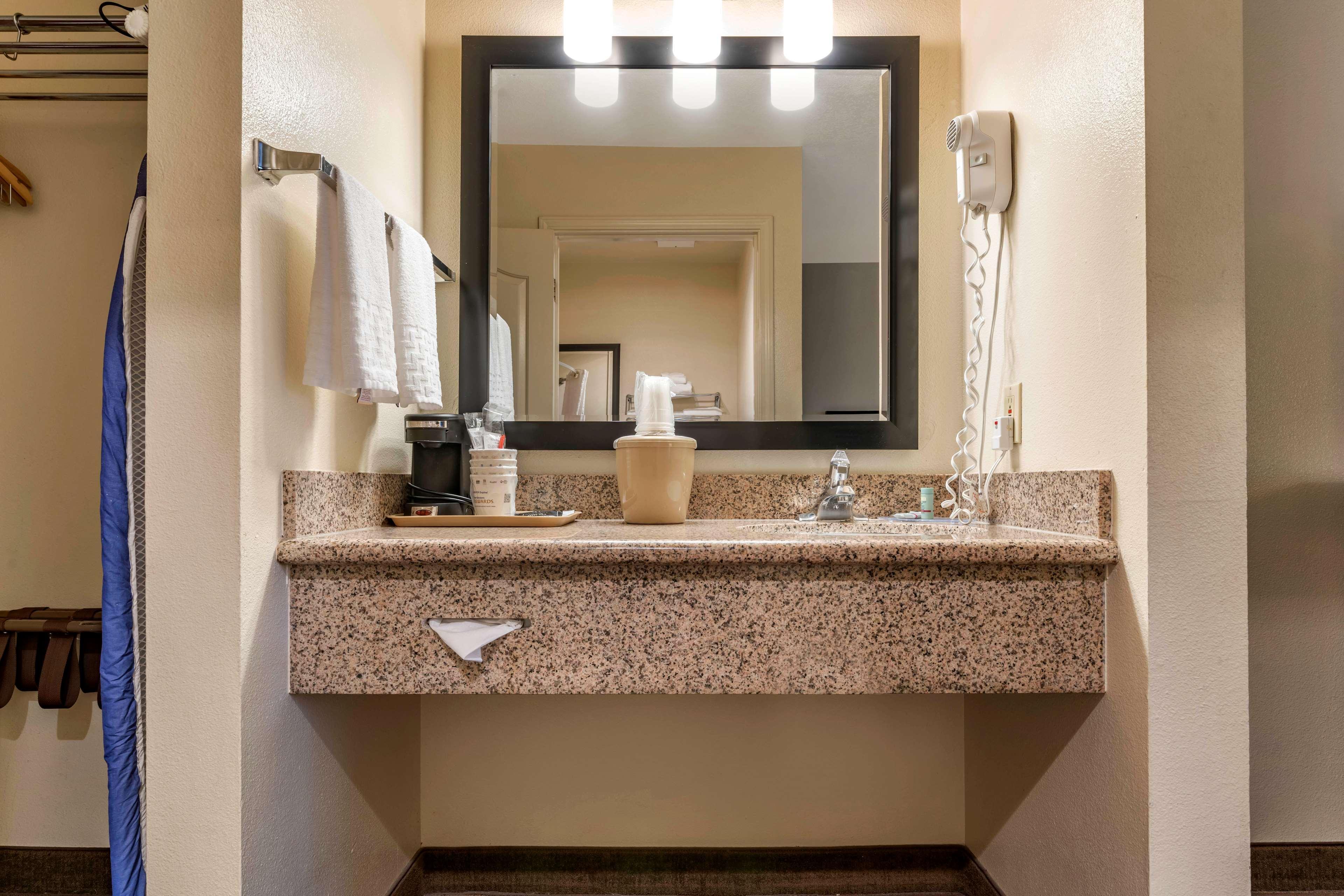 Best Western Luxury Inn Tracy Extérieur photo
