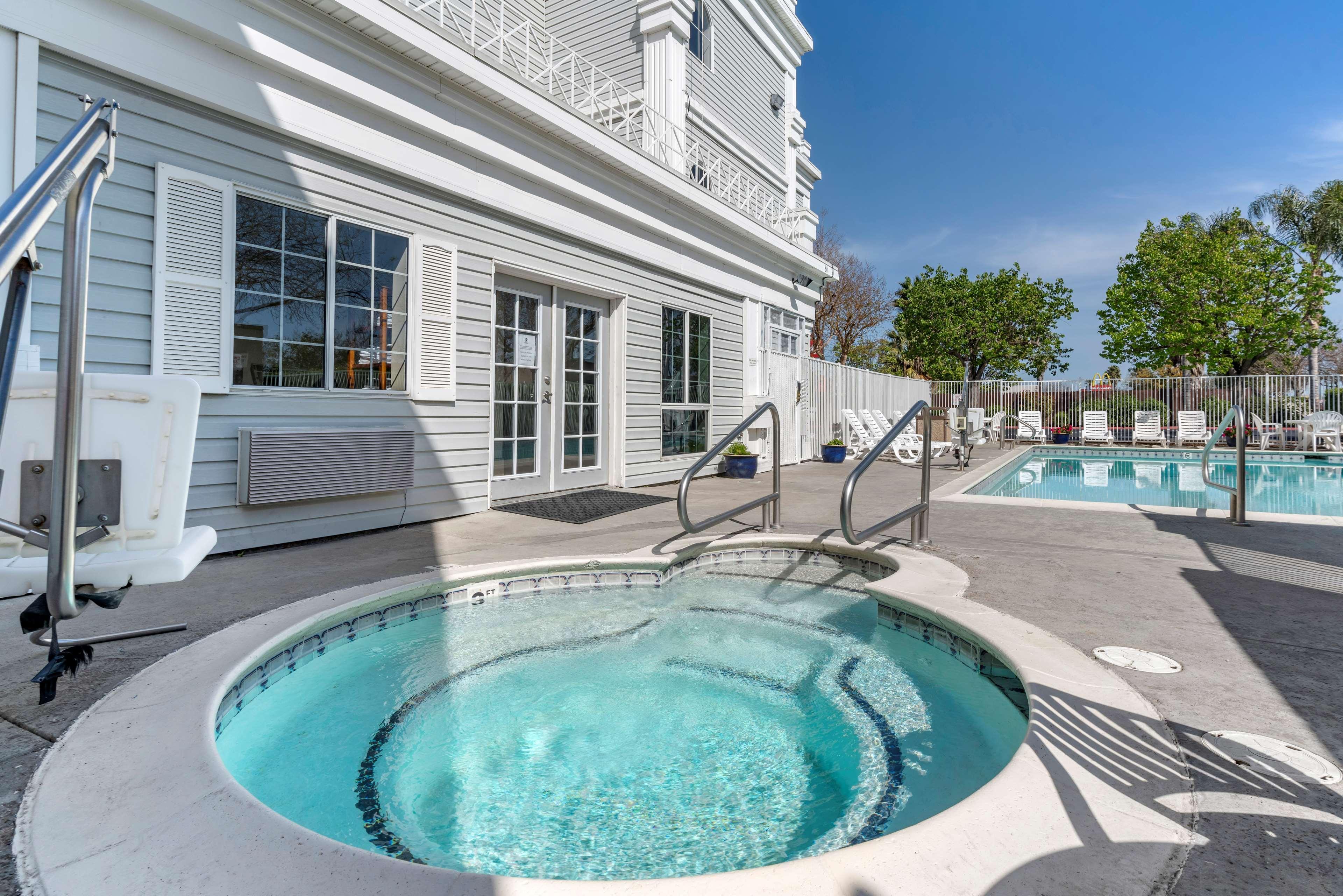 Best Western Luxury Inn Tracy Extérieur photo