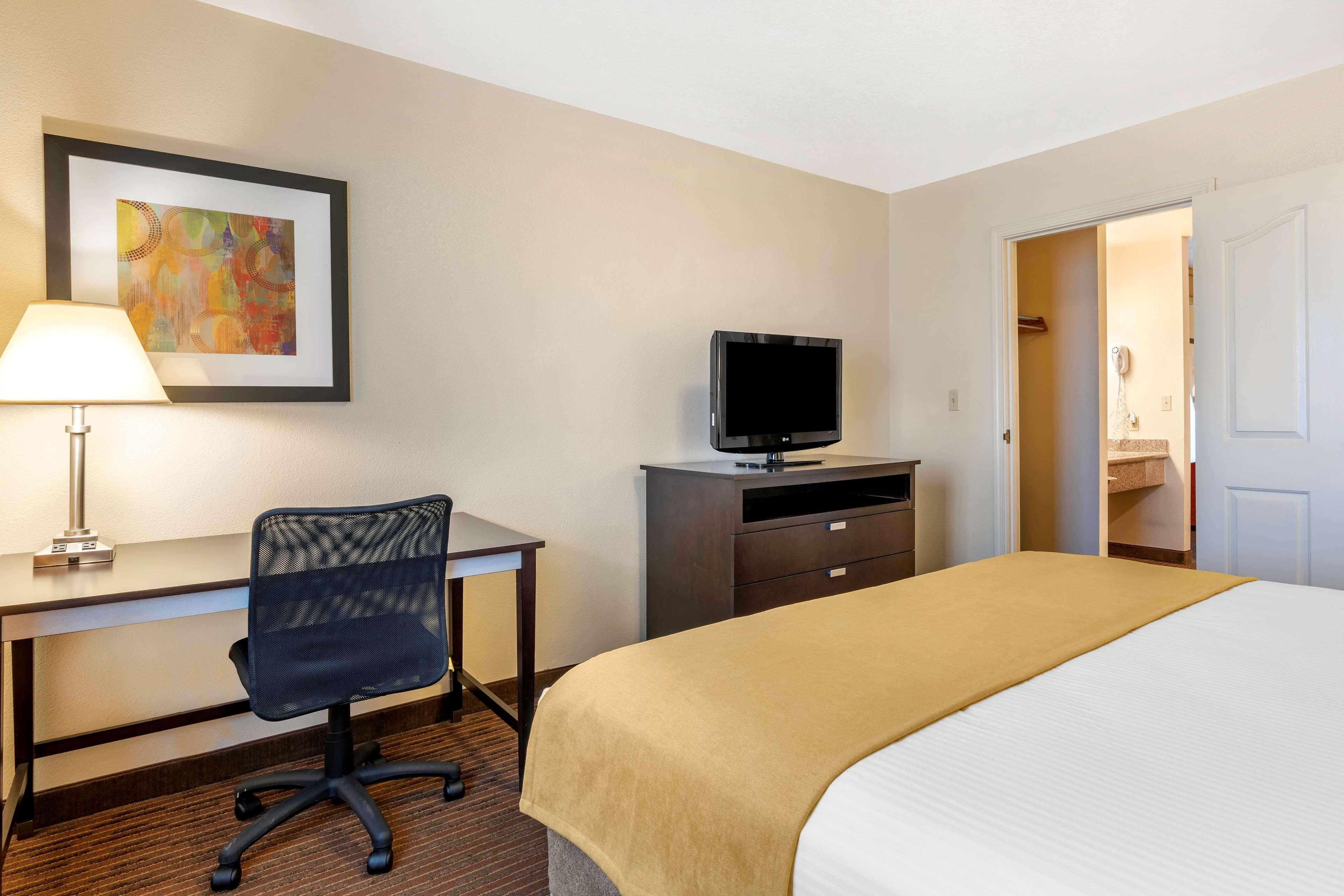 Best Western Luxury Inn Tracy Extérieur photo