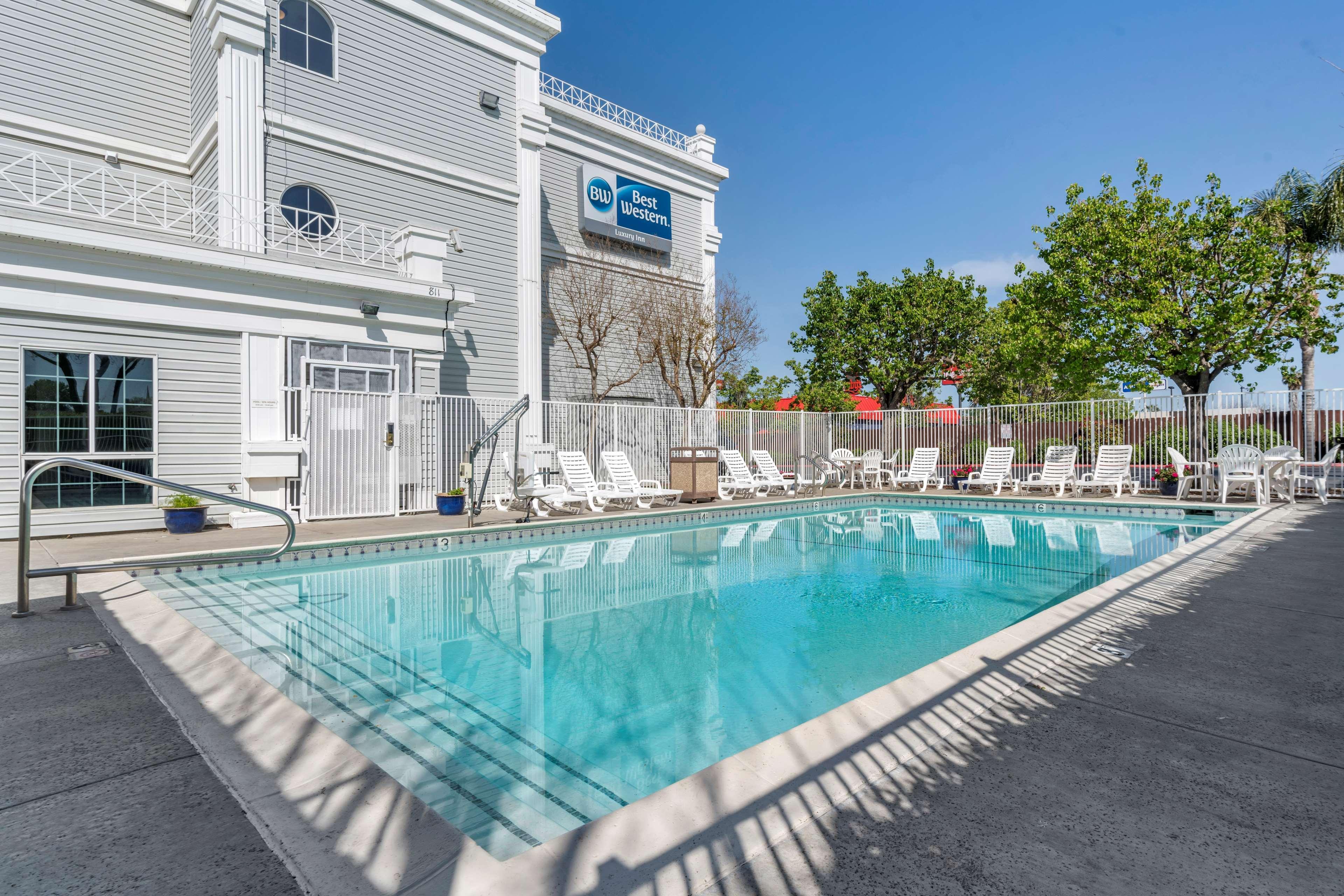 Best Western Luxury Inn Tracy Extérieur photo