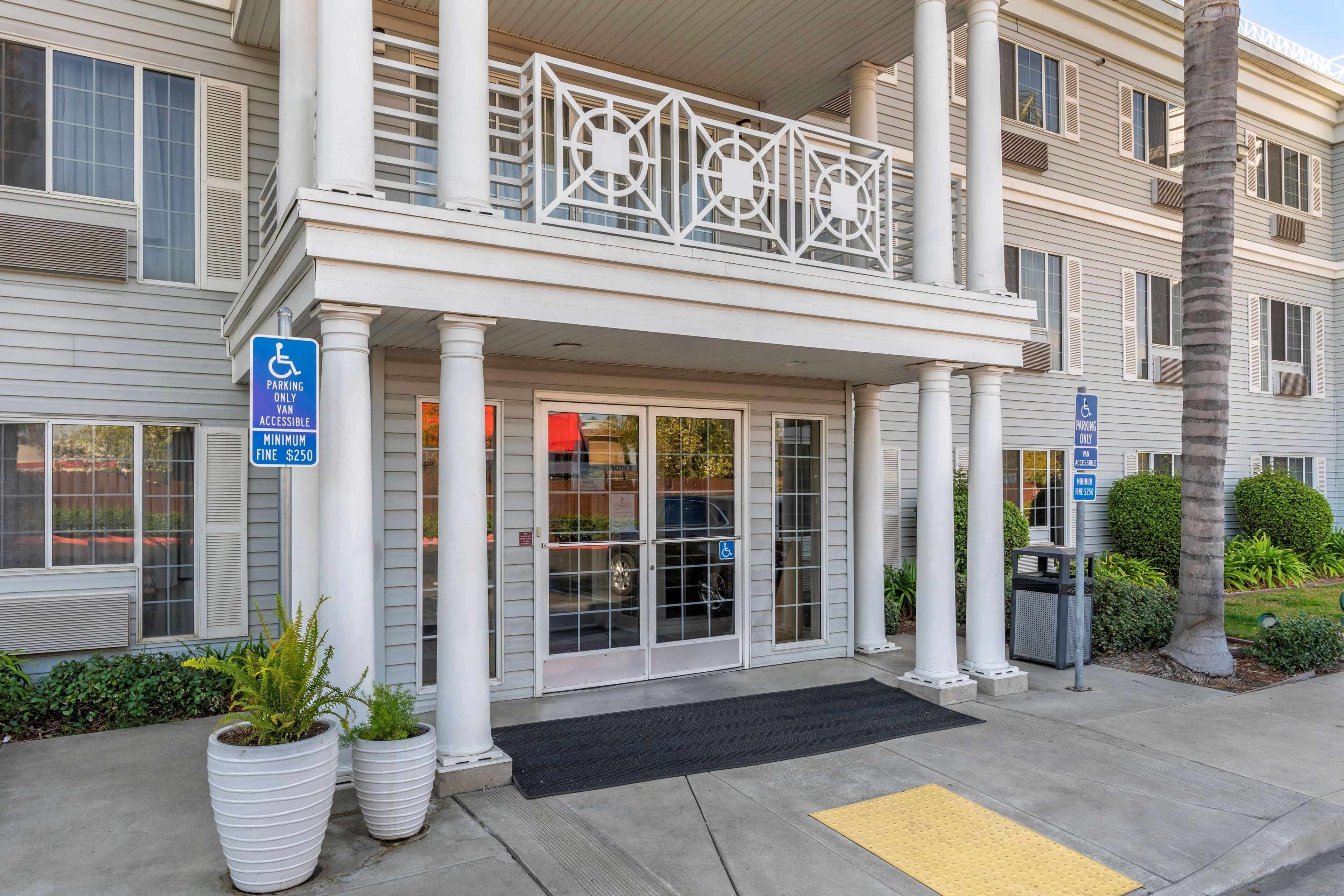 Best Western Luxury Inn Tracy Extérieur photo